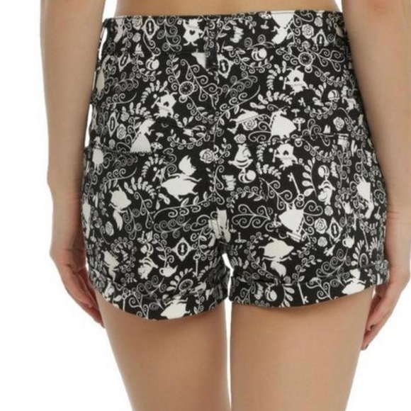 Disney Alice In Wonderland 4 Button Black & White Filigree Denim Shorts Cuffed - Picture 1 of 11